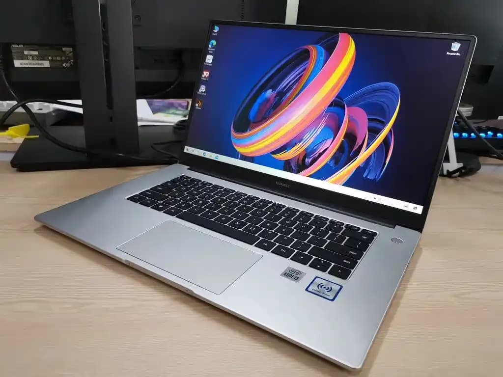 Huawei MateBook D15: Uygun Fiyatlı ve Güçlü Performans Sunan Dizüstü Bilgisayar